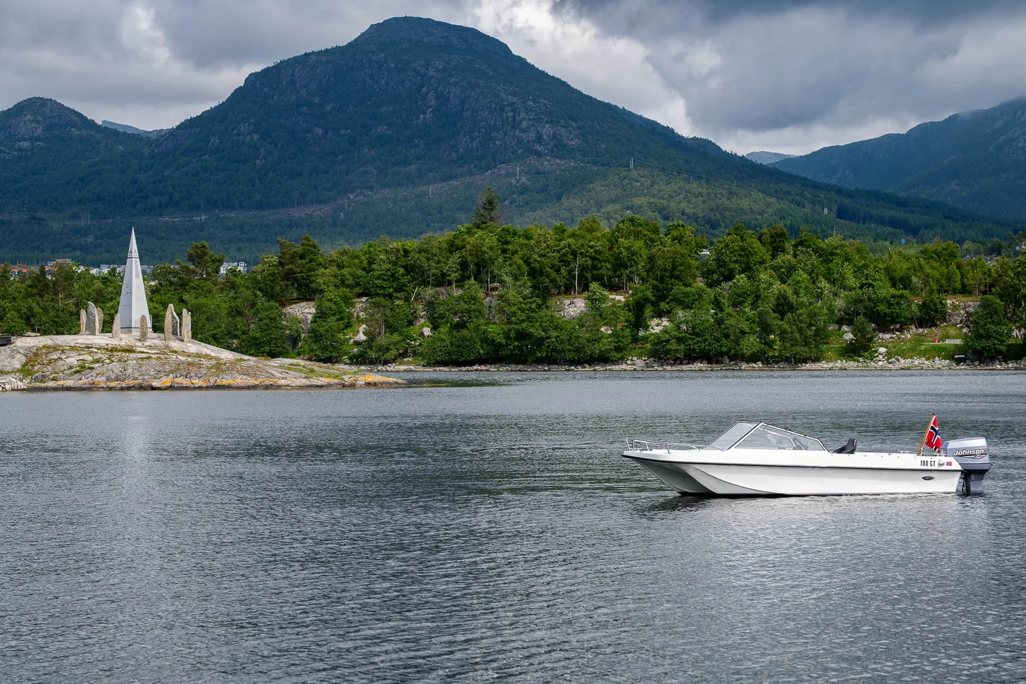 Trifoil 100GT on the water beneath the mountains