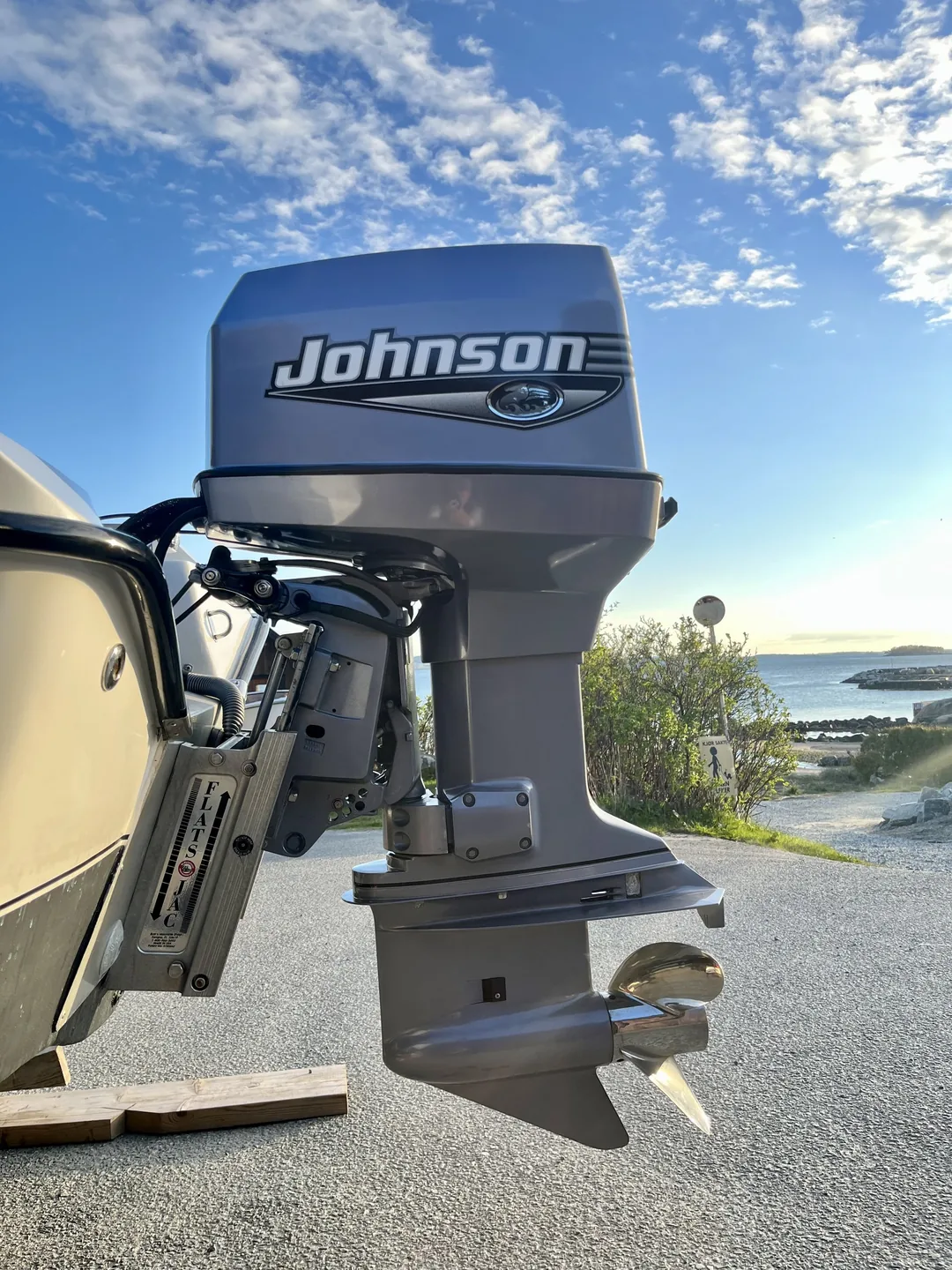 The outboard engine of Trifoil 100GT